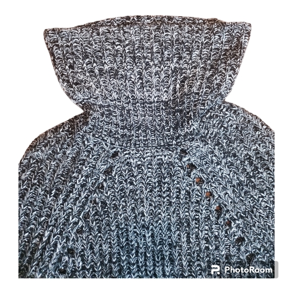 Kendall & Kylie Chunky Crowl Neck Sweater - Picture 4 of 10